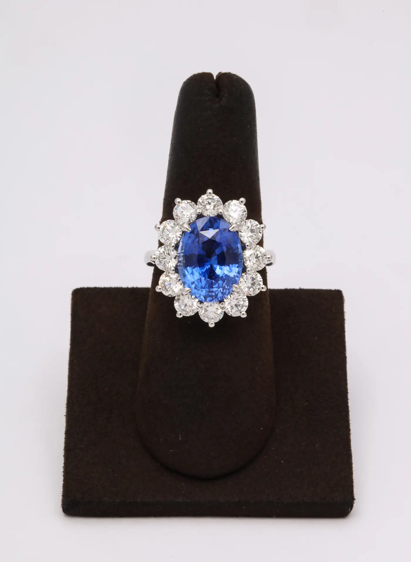 Ceylon Blue Sapphire and Diamond Ring - Image 4