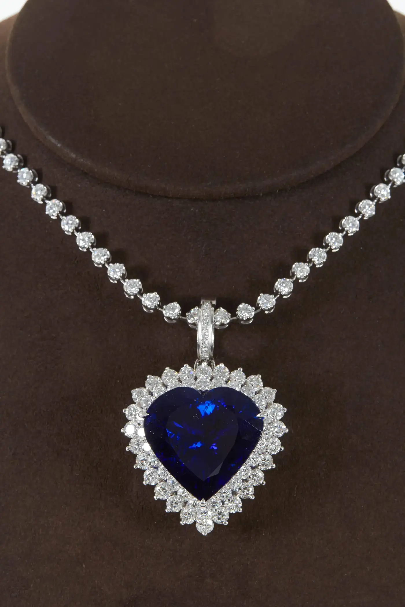 Heart Shape Tanzanite Diamond Pendant Rare 49.27 Carat - Image 3