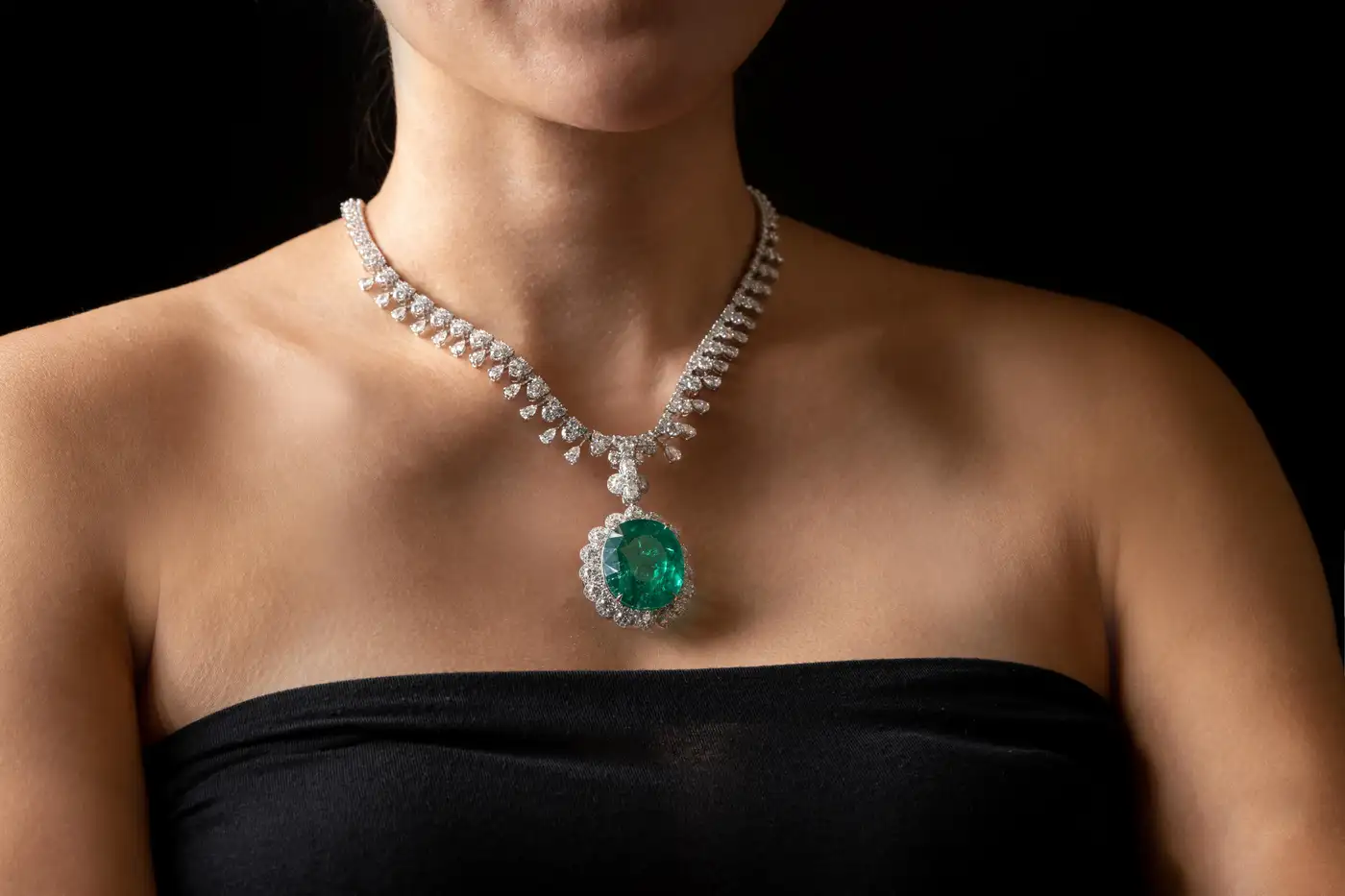 No Oil Colombian 69 Ct Emerald Platinum Award Oval Luxury Necklace - Image 3