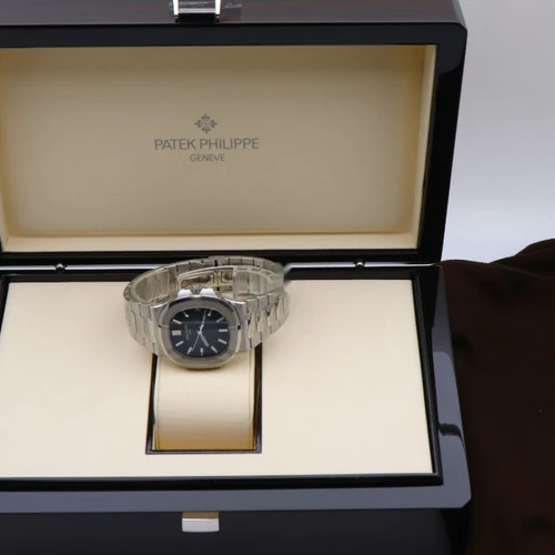 Patek Philippe Nautilus 5711/1A-010 NEW 2018 - Image 2