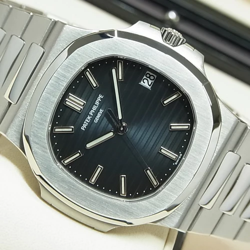 Patek Philippe Nautilus 5711/1A Blue-Black Dial 2015 Full Set & Full Serviced - Image 3