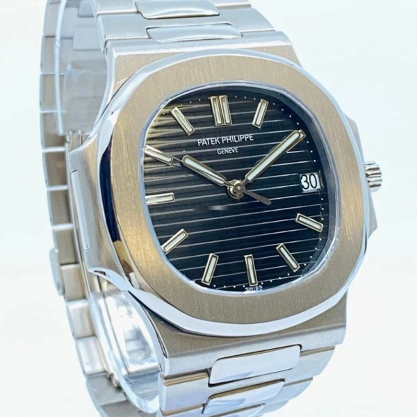 Patek Philippe Nautilus For Sale in With Gold extremely rare unworn full set - Image 2
