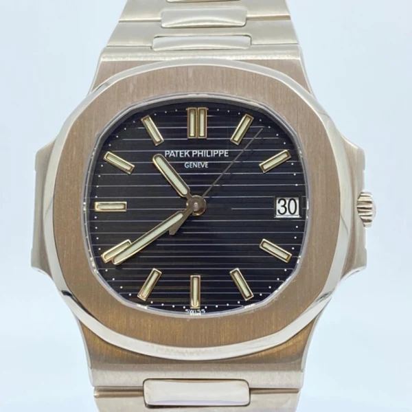 Patek Philippe Nautilus For Sale in With Gold extremely rare unworn full set - Image 3